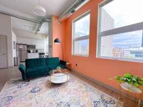 McCormick Place 2br-2ba with Optional Parking,Patio,Gym for 6 guests